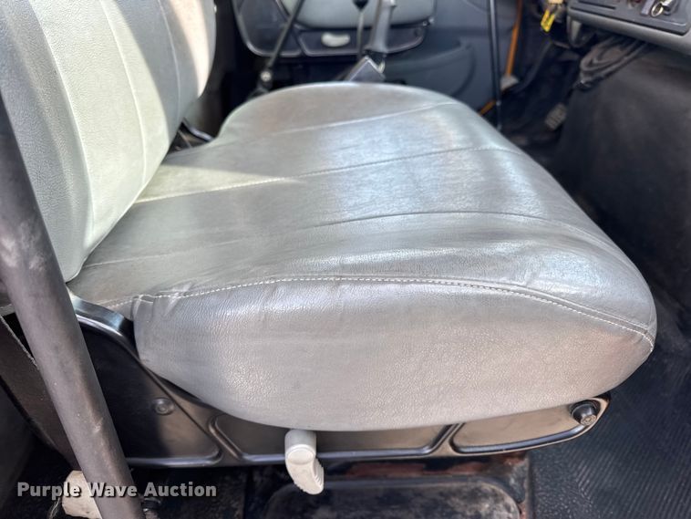 image for item EN0902 2006 International 7400 dump truck