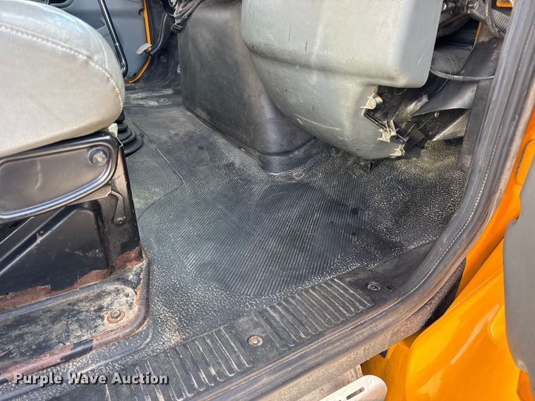 image for item EN0902 2006 International 7400 dump truck