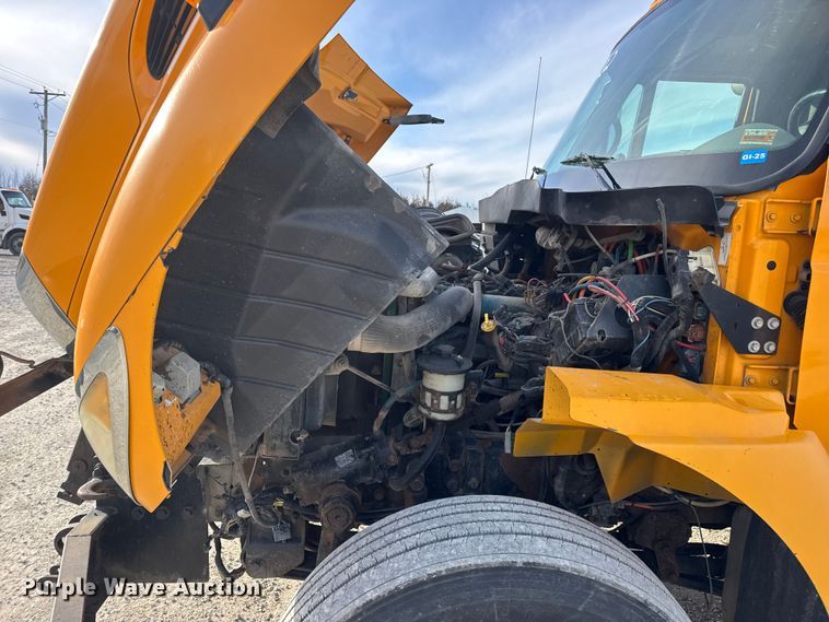 image for item EN0902 2006 International 7400 dump truck