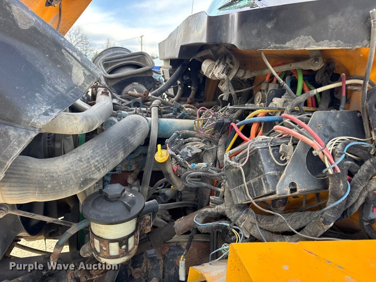 image for item EN0902 2006 International 7400 dump truck