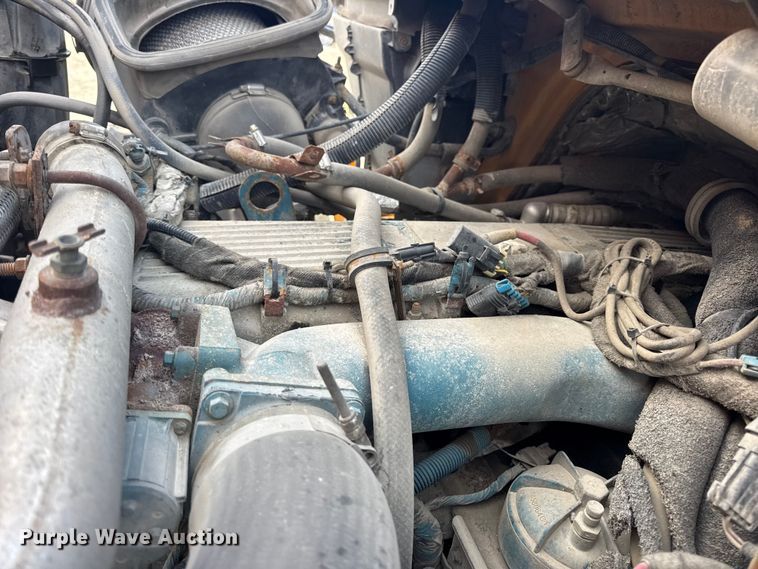 image for item EN0902 2006 International 7400 dump truck