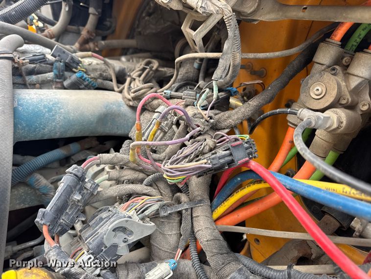 image for item EN0902 2006 International 7400 dump truck