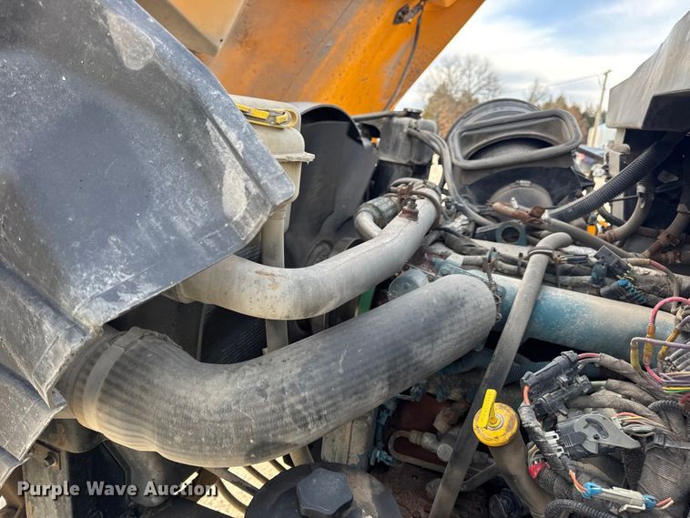 image for item EN0902 2006 International 7400 dump truck