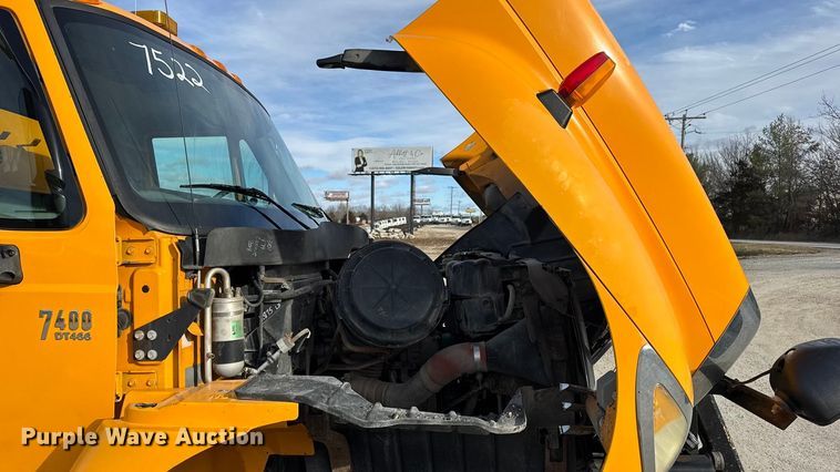 image for item EN0902 2006 International 7400 dump truck