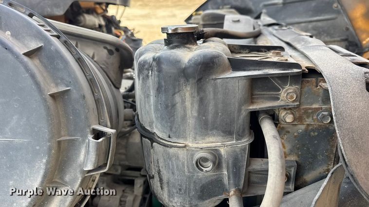 image for item EN0902 2006 International 7400 dump truck