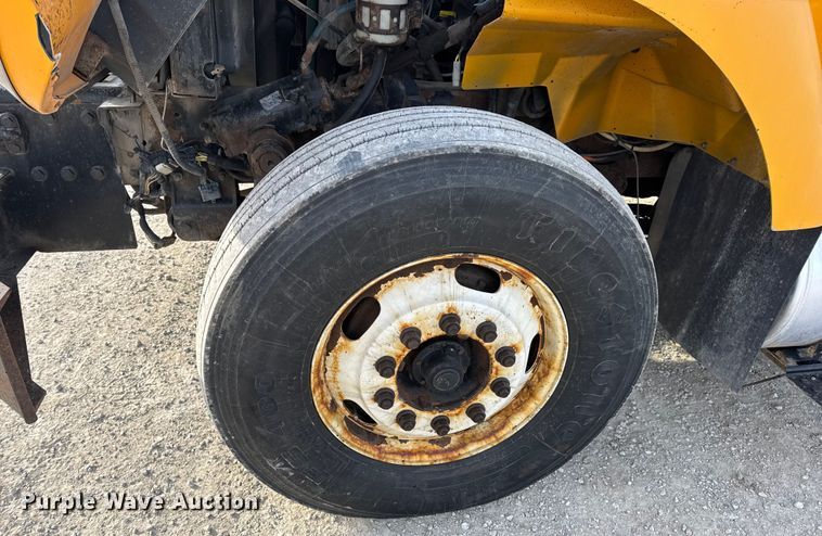 image for item EN0902 2006 International 7400 dump truck