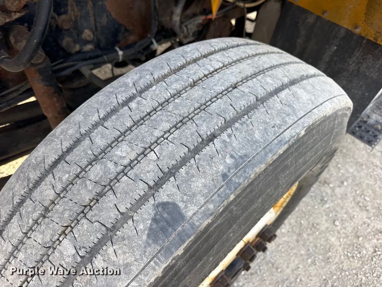 image for item EN0902 2006 International 7400 dump truck