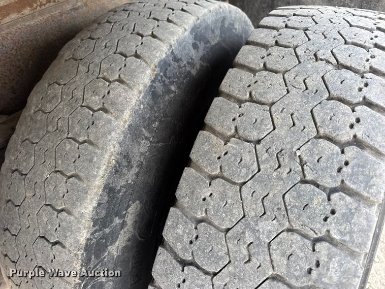 image for item EN0902 2006 International 7400 dump truck