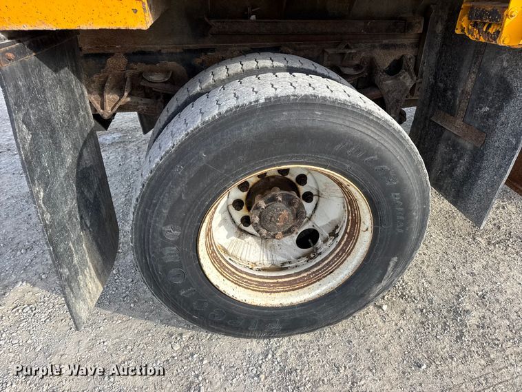 image for item EN0902 2006 International 7400 dump truck