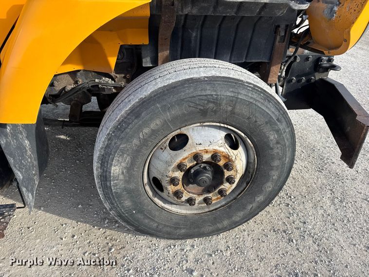 image for item EN0902 2006 International 7400 dump truck