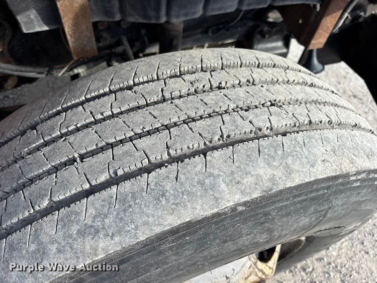 image for item EN0902 2006 International 7400 dump truck