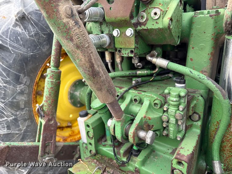 image for item EN3972 1995 John Deere 6400 tractor