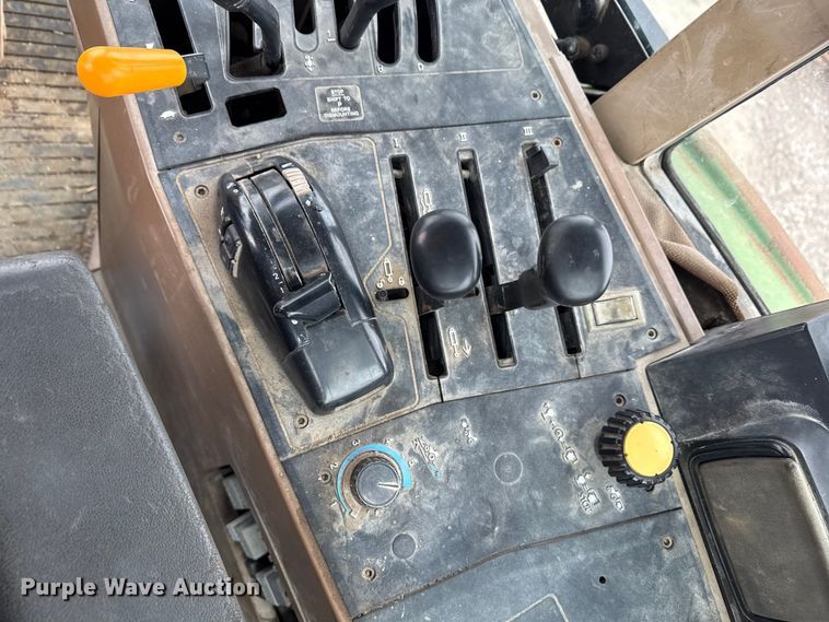 image for item EN3972 1995 John Deere 6400 tractor