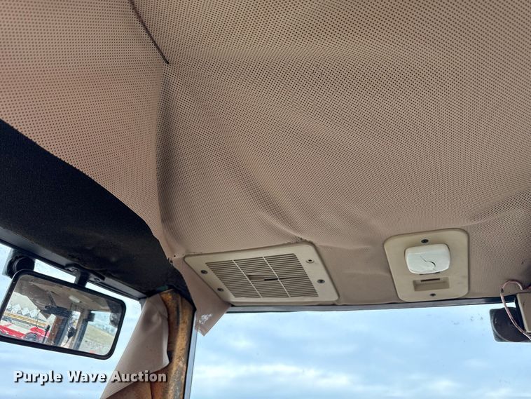 image for item EN3972 1995 John Deere 6400 tractor