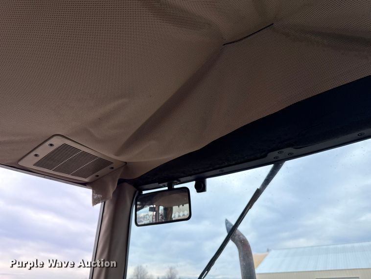 image for item EN3972 1995 John Deere 6400 tractor