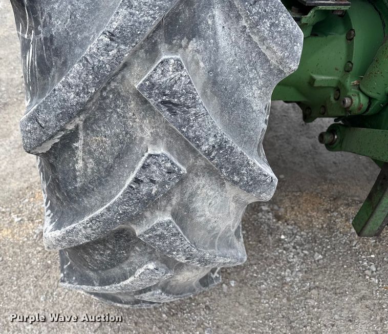 image for item EN3972 1995 John Deere 6400 tractor