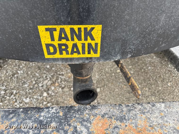 image for item EN3974 2014 Duraco 1000TT pothole patcher