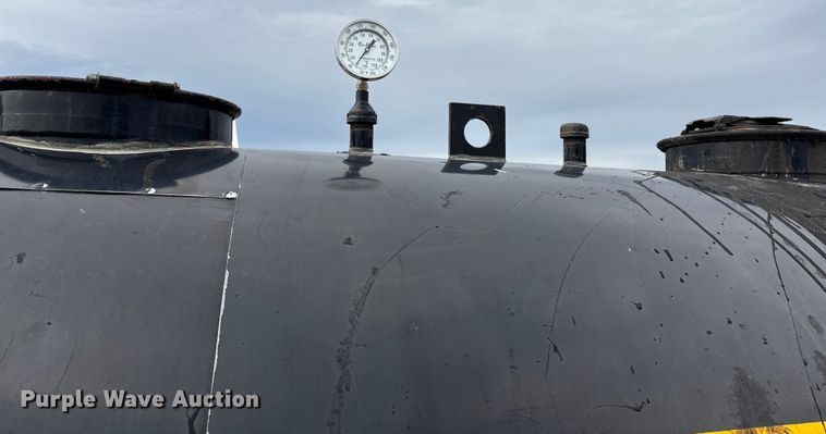 image for item EN3974 2014 Duraco 1000TT pothole patcher