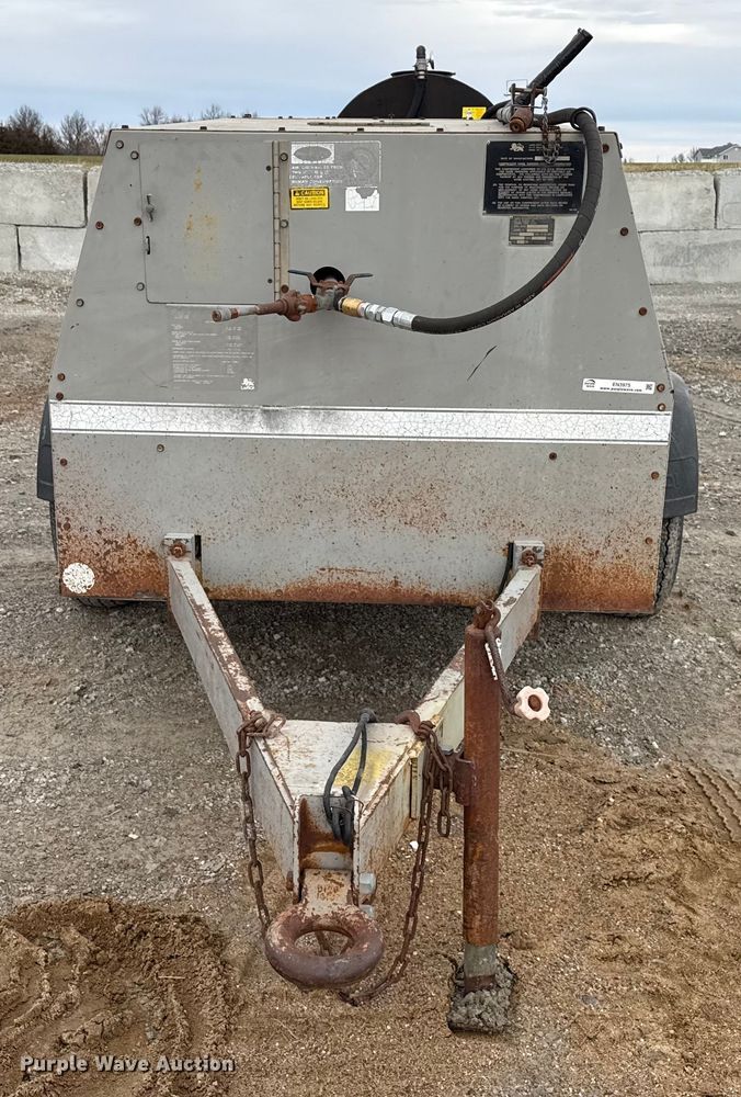 image for item EN3975 1995 LeROI Q185DJ-E air compressor