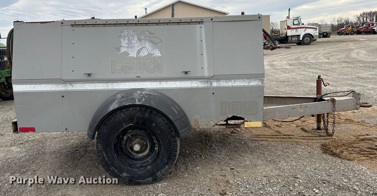 image for item EN3975 1995 LeROI Q185DJ-E air compressor