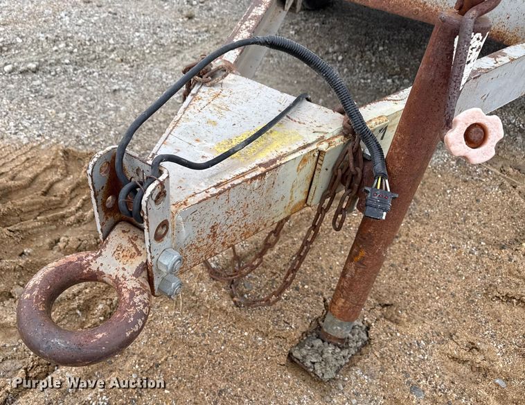 image for item EN3975 1995 LeROI Q185DJ-E air compressor