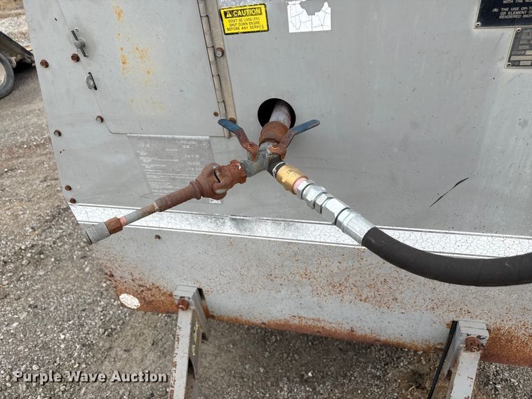 image for item EN3975 1995 LeROI Q185DJ-E air compressor