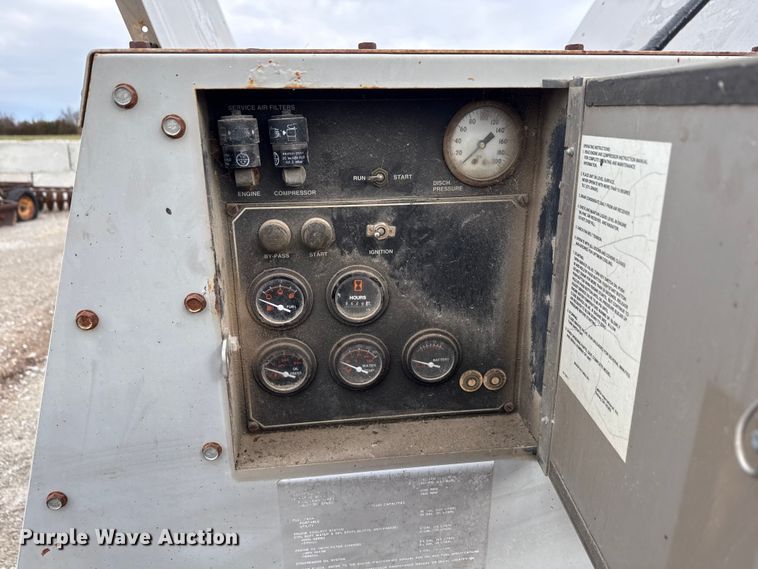 image for item EN3975 1995 LeROI Q185DJ-E air compressor