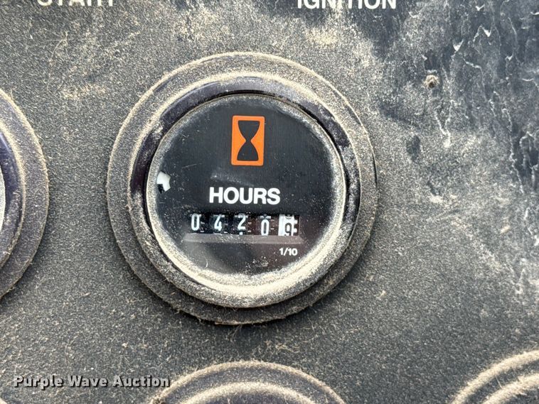 image for item EN3975 1995 LeROI Q185DJ-E air compressor