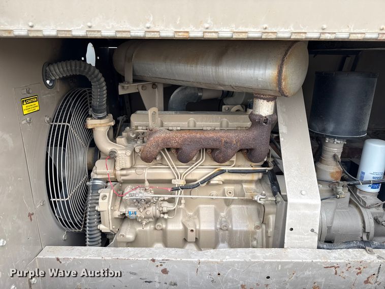 image for item EN3975 1995 LeROI Q185DJ-E air compressor