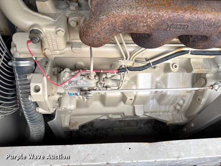 image for item EN3975 1995 LeROI Q185DJ-E air compressor