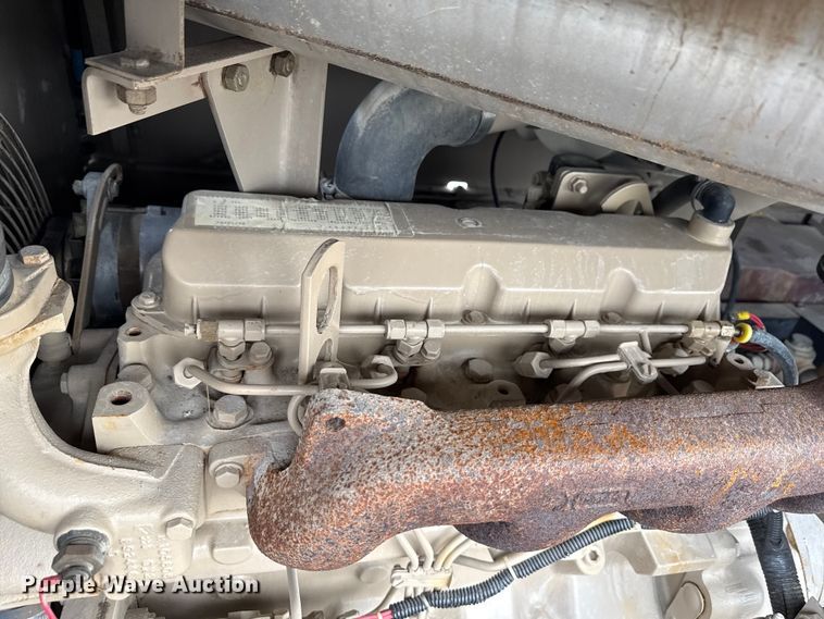 image for item EN3975 1995 LeROI Q185DJ-E air compressor