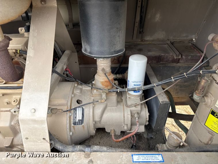 image for item EN3975 1995 LeROI Q185DJ-E air compressor