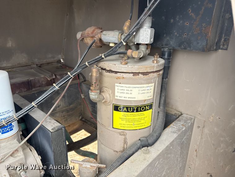 image for item EN3975 1995 LeROI Q185DJ-E air compressor