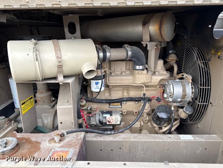 image for item EN3975 1995 LeROI Q185DJ-E air compressor