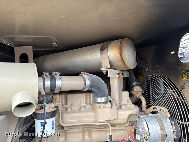 image for item EN3975 1995 LeROI Q185DJ-E air compressor