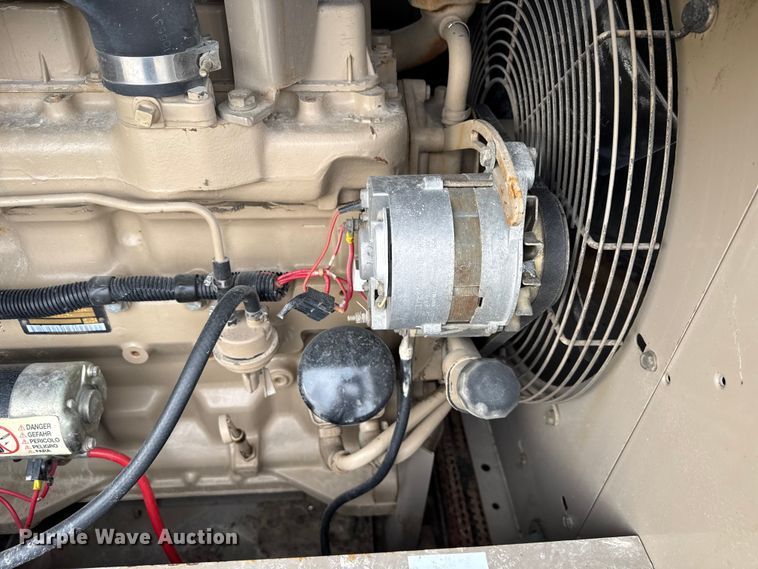 image for item EN3975 1995 LeROI Q185DJ-E air compressor