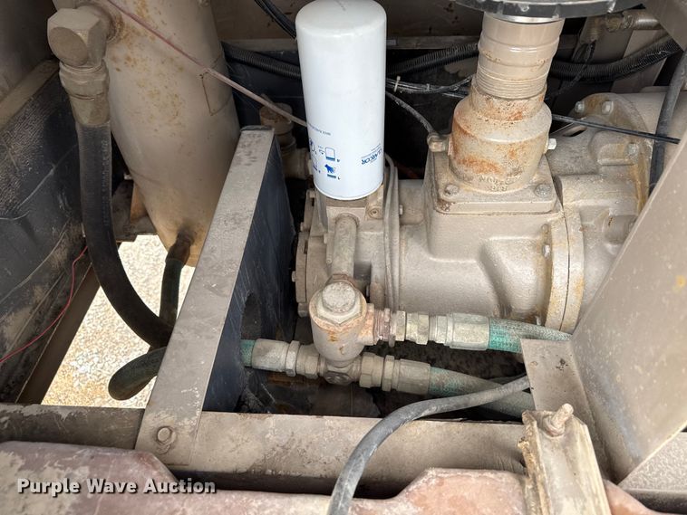 image for item EN3975 1995 LeROI Q185DJ-E air compressor