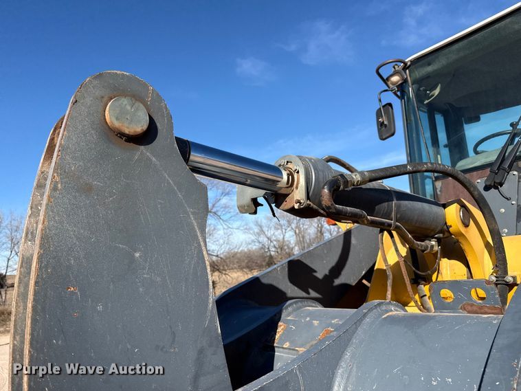 image for item EP2783 2005 John Deere 624J wheel loader