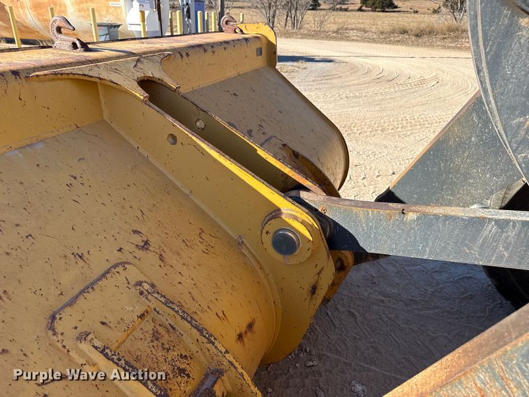 image for item EP2783 2005 John Deere 624J wheel loader