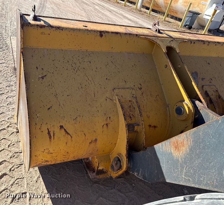 image for item EP2783 2005 John Deere 624J wheel loader