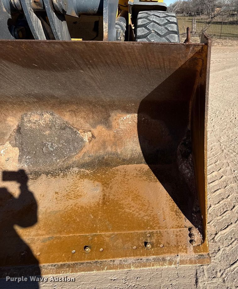 image for item EP2783 2005 John Deere 624J wheel loader