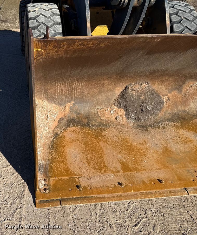 image for item EP2783 2005 John Deere 624J wheel loader