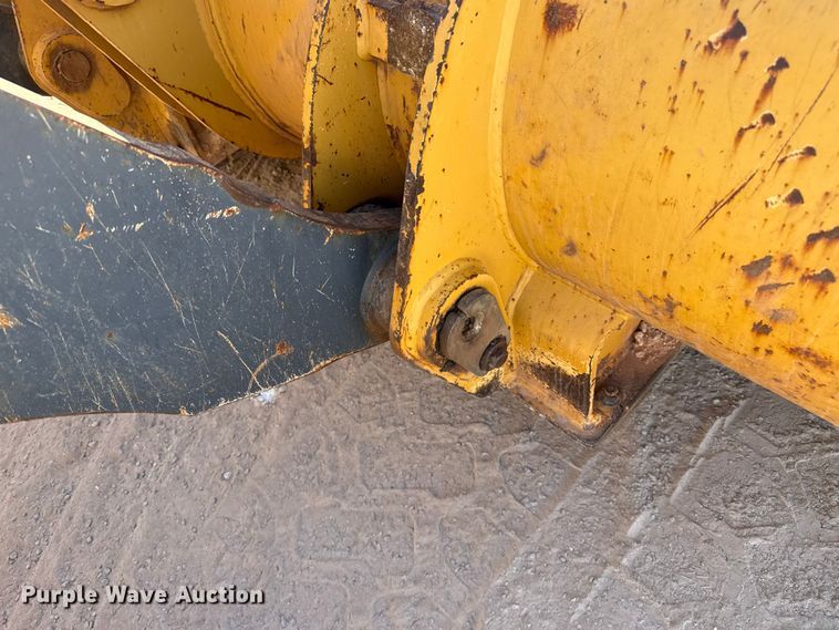 image for item EP2783 2005 John Deere 624J wheel loader