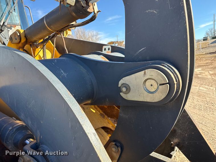 image for item EP2783 2005 John Deere 624J wheel loader