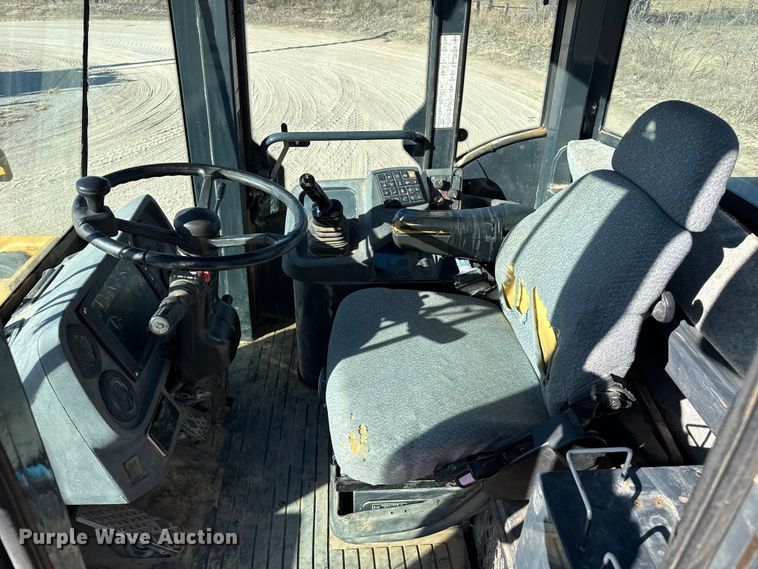 image for item EP2783 2005 John Deere 624J wheel loader