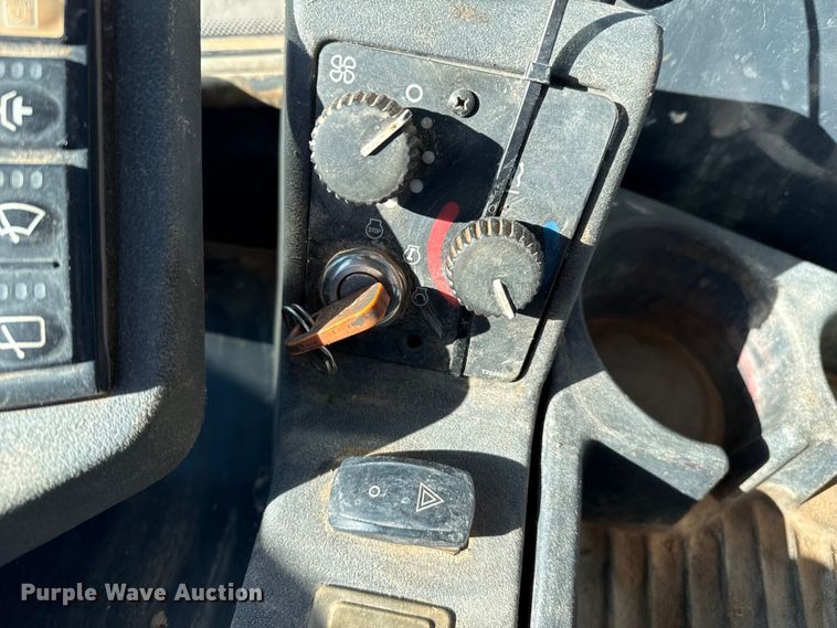 image for item EP2783 2005 John Deere 624J wheel loader