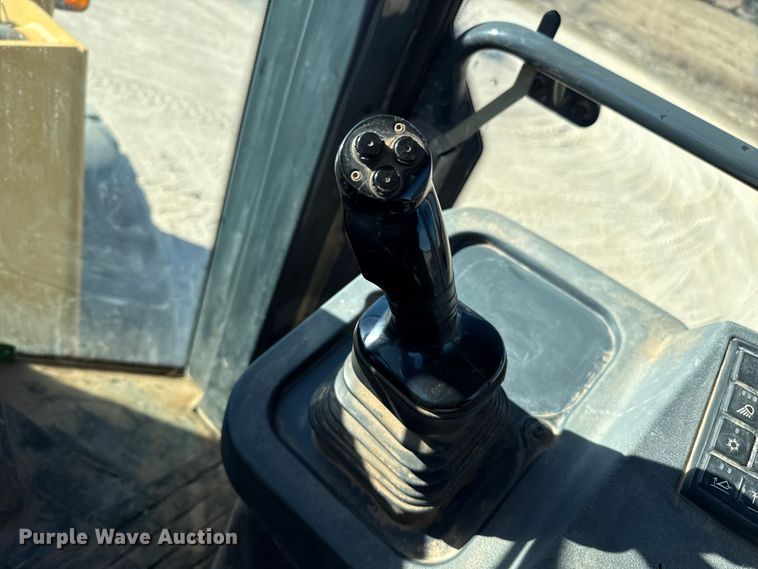 image for item EP2783 2005 John Deere 624J wheel loader