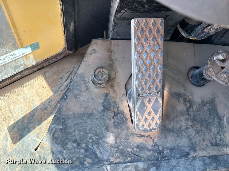 image for item EP2783 2005 John Deere 624J wheel loader