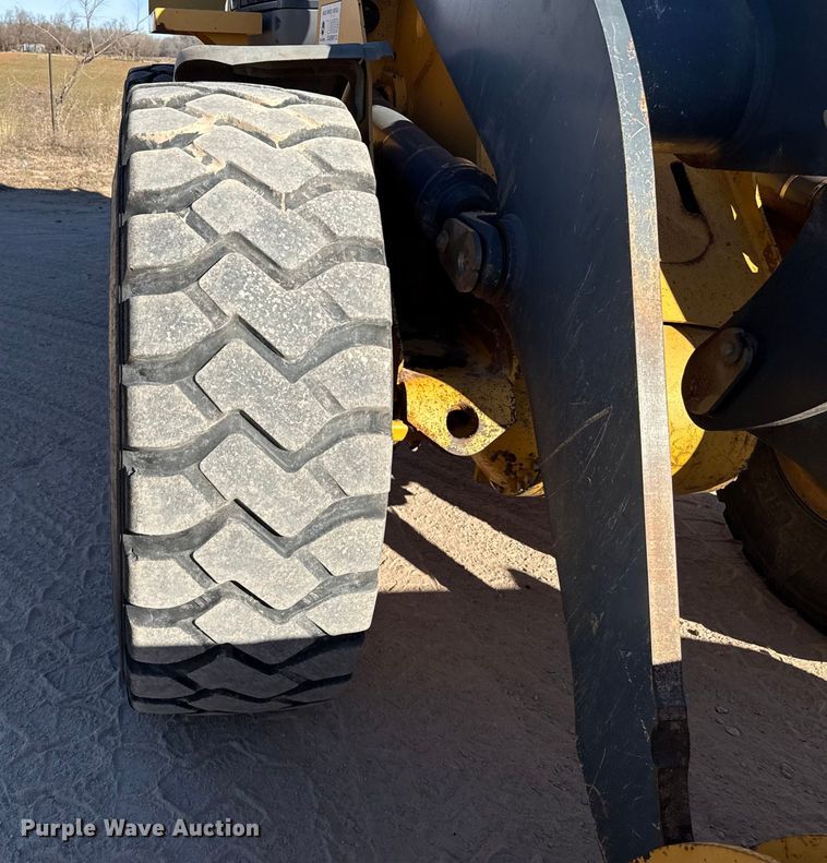 image for item EP2783 2005 John Deere 624J wheel loader