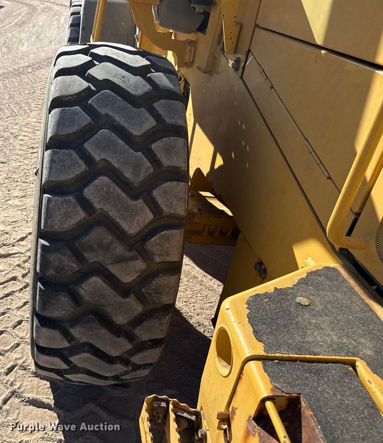 image for item EP2783 2005 John Deere 624J wheel loader